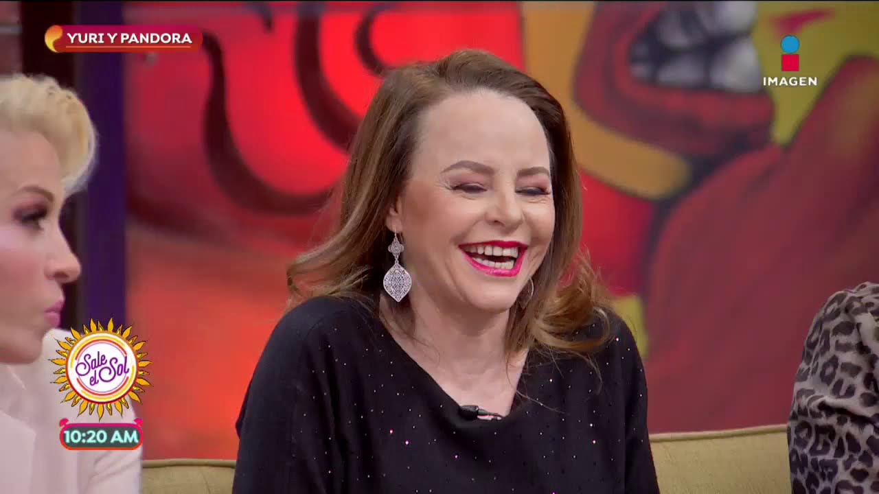 ¡Yuri y Pandora nos engalanan con su presencia en el foro! | Sale el Sol