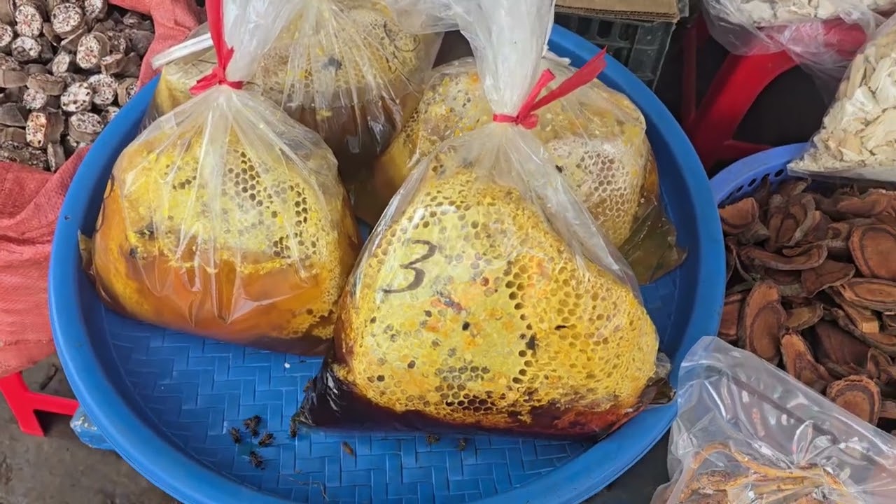 17/3-0836028383: Chợ dược liệu có nhiều mặt hàng tươi lắm ạ. Sâm cau, đẳng sâm, mật ong, cát cánh...
