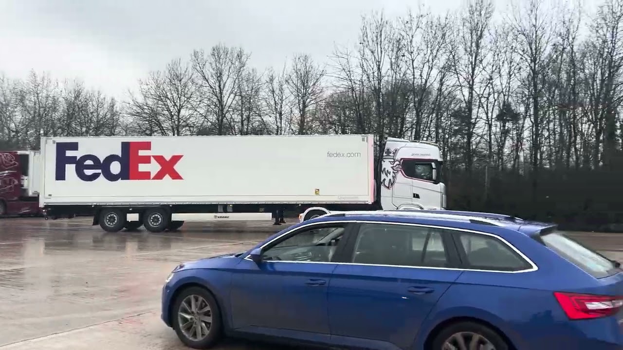 Silver griffin scania v8 leaving lymm services 22/01/26