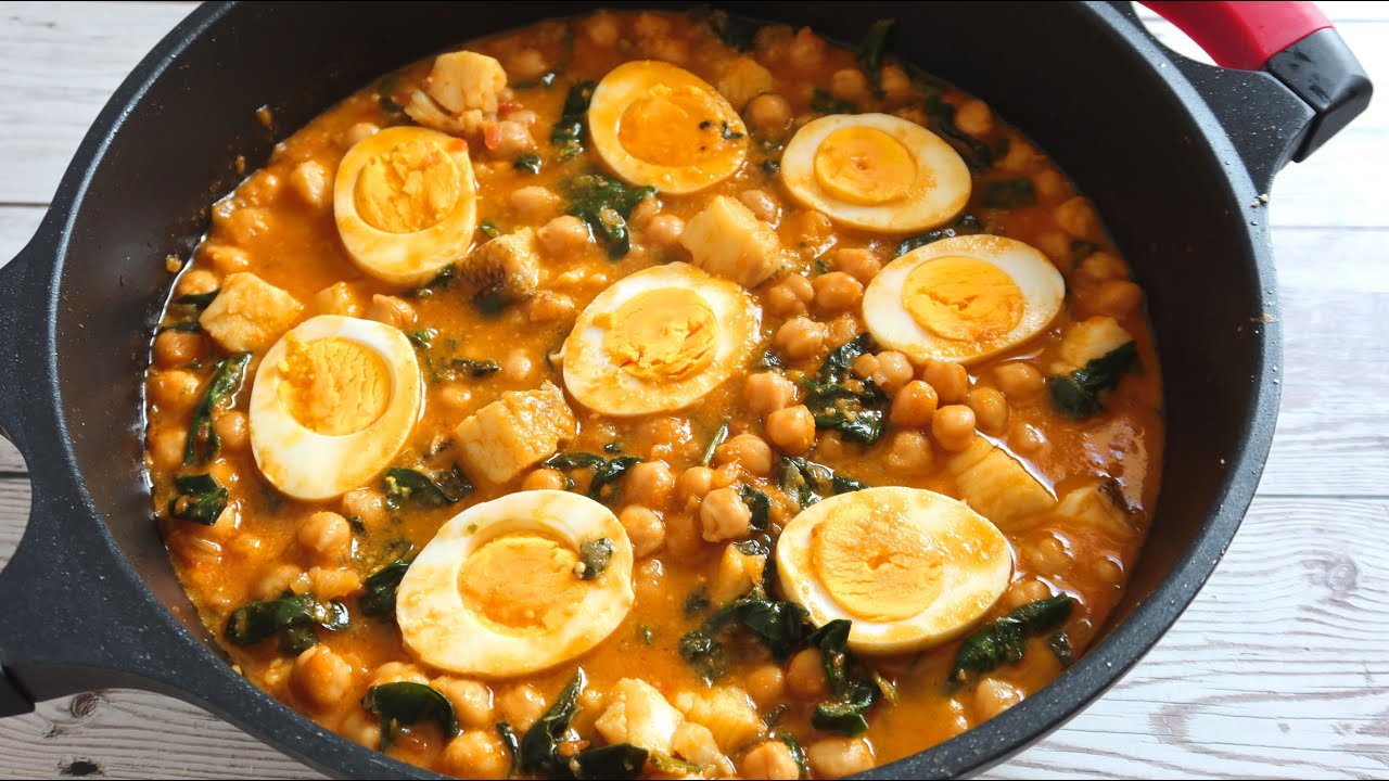 POTAJE DE VIGILIA con garbanzos, espinacas y bacalao. Po