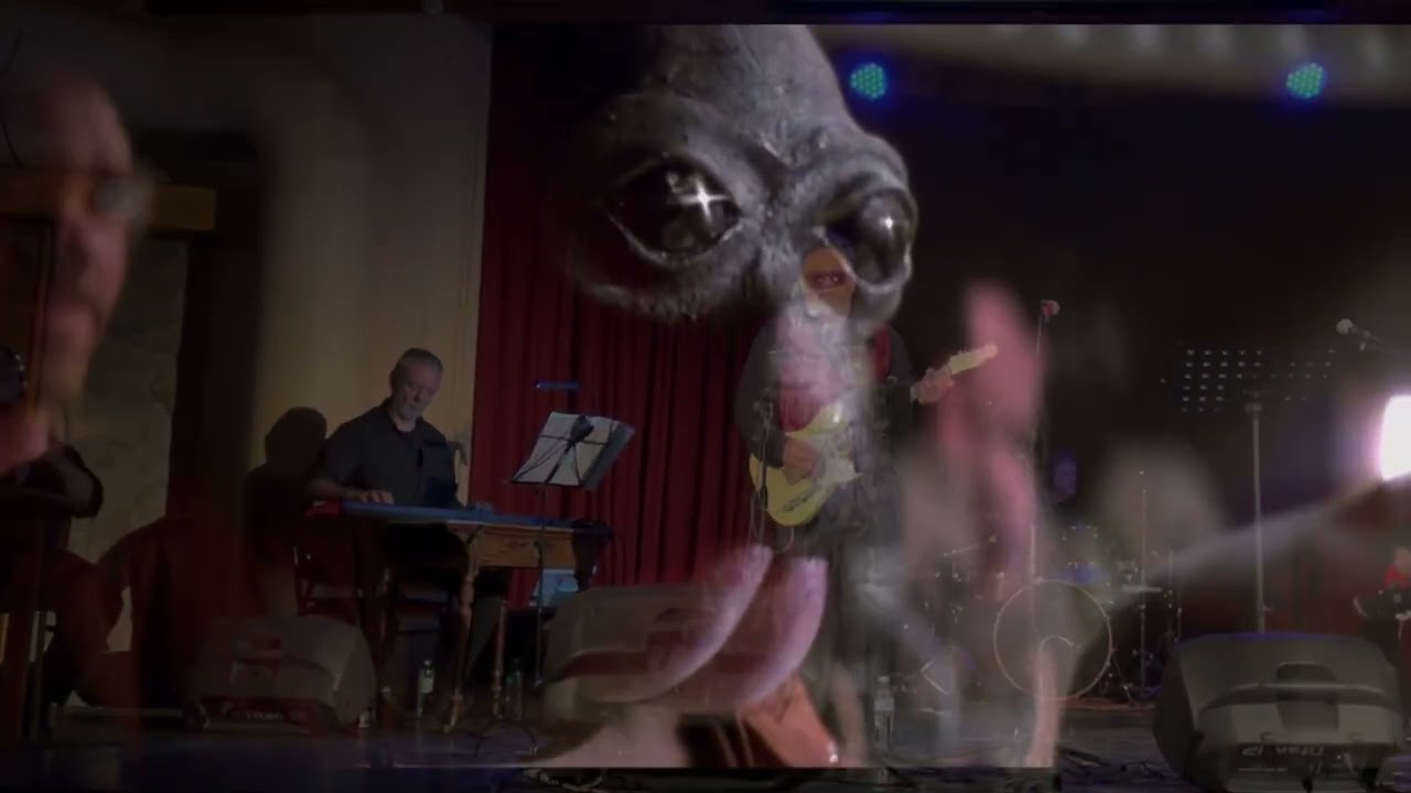 16 CANTINA BAND