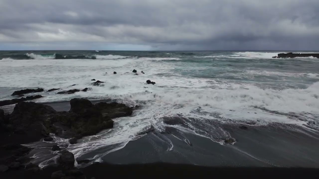 Puerto de la Cruz Waves. Playa Castillo, Tenerife.
