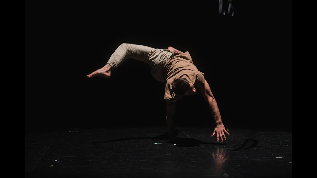 Act “Lightness“ by Seraphim Richter
