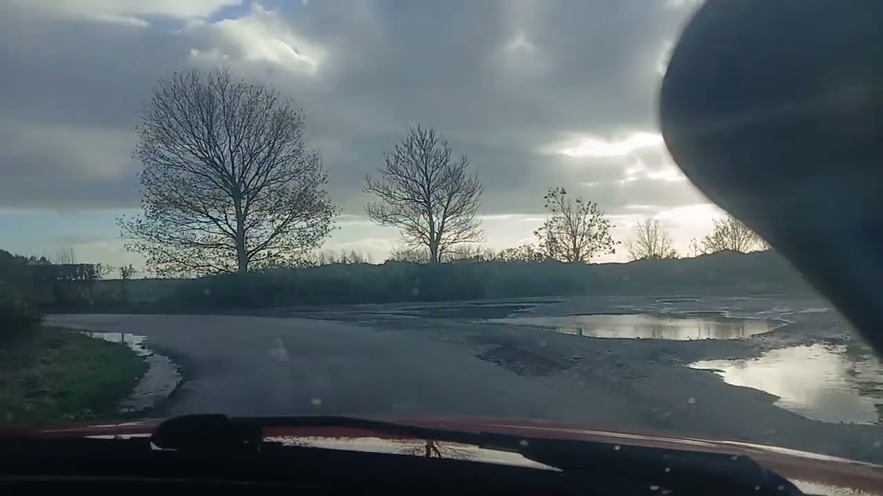Narrow UK roads