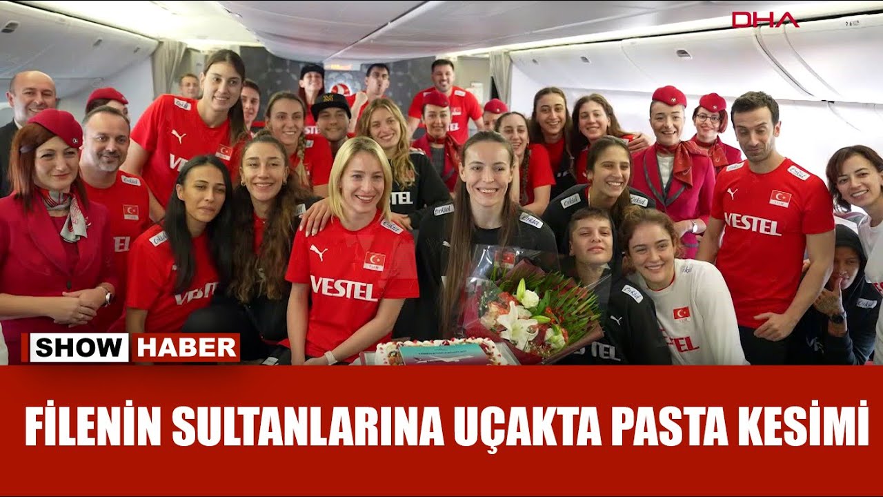 Yüksekten uçan Filenin Sultanları'na uçakta pasta kesimi