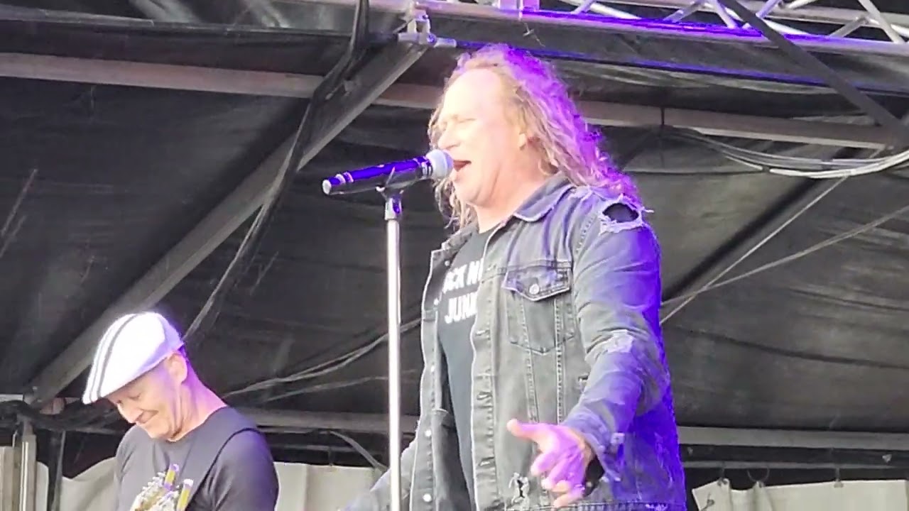 The Screaming Jets. October Grey. Eve of Destruction. Mornington 19/11/2022