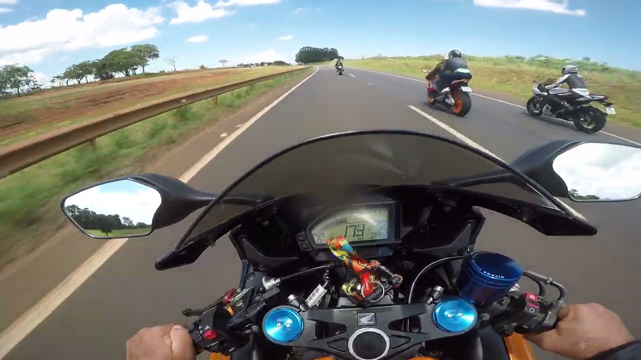 BATE VOLTA COMS AMIGOS .MOTO GRUPO CARENADAS