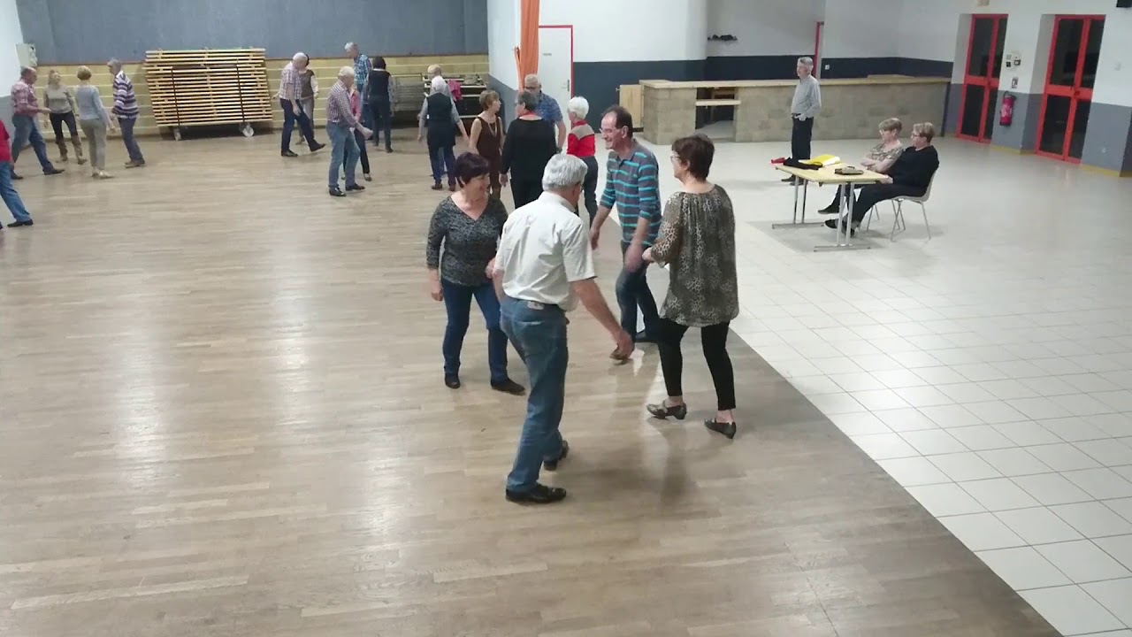 Bourrée des jeunes dansée à Lombers 81 -v2