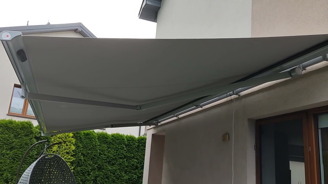 Markiza Adagio w p&oacute;łkasecie, konstrukcja srebrna, silnik Somfy + czujnik Eolis3d
