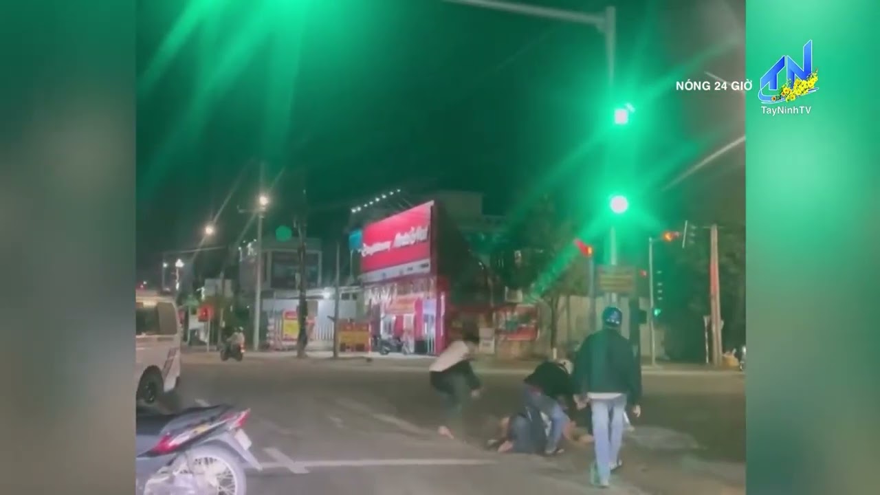 Điều tra vụ ẩu đả liên quan đến xe cứu thương và xe máy | TayNinhTV