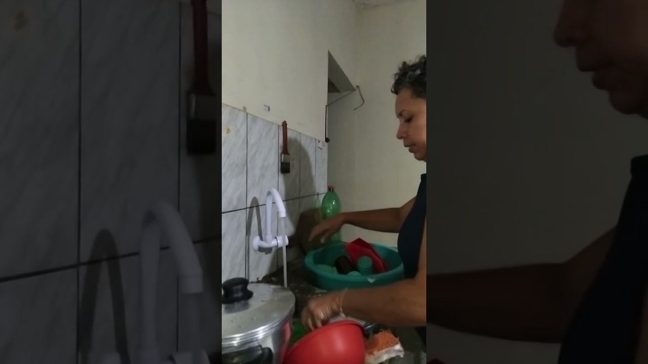 Lavando meus pratos e ficou tudo limpo 