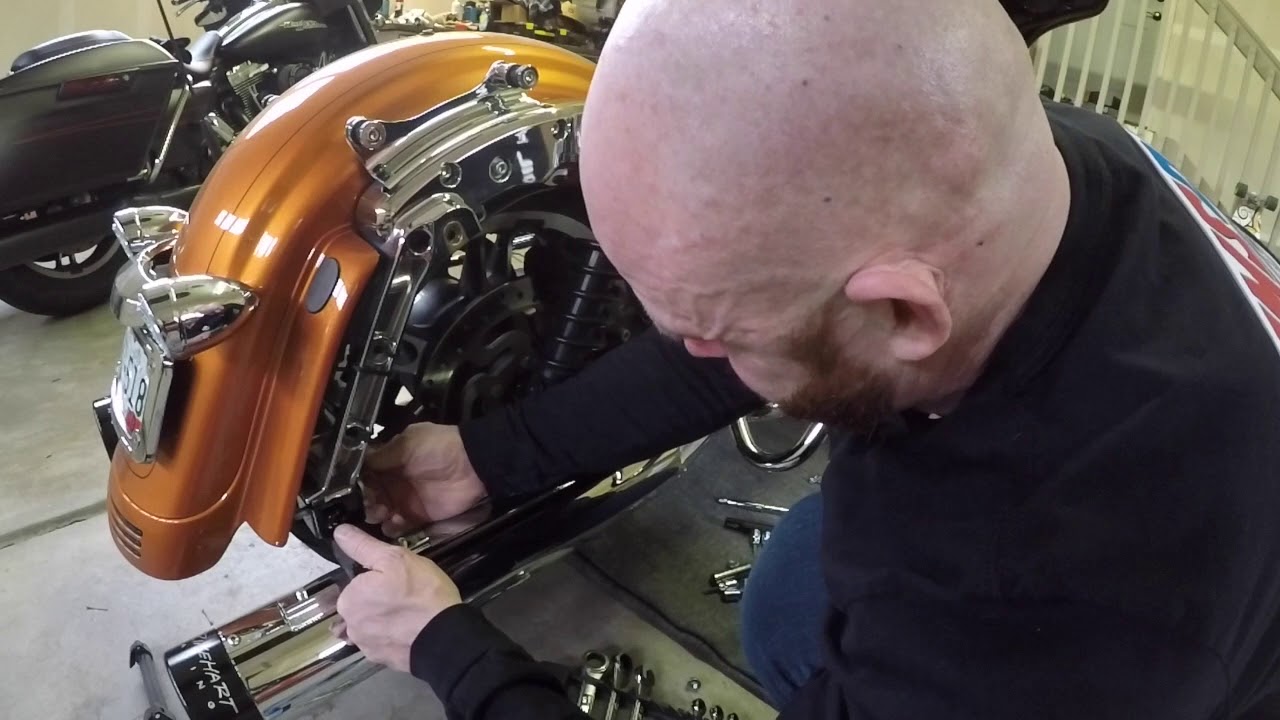 Harley Davidson Touring - Saddlebag Guard Install
