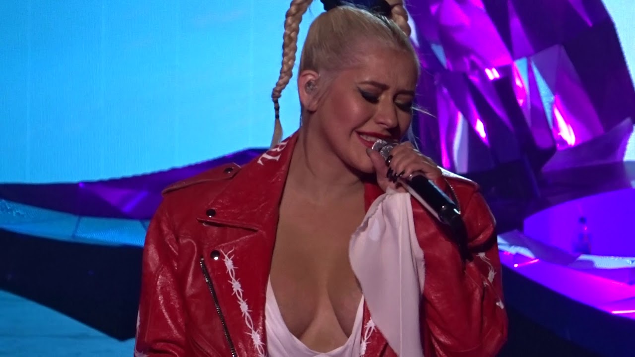 Christina Aguilera - The Xperience - Live in Las Vegas (Reflection)