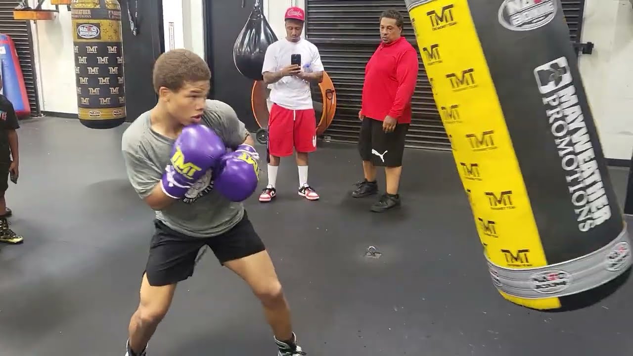 CURMEL MOTON VS EZEQUIEL FLORES SEPTEMBER 30TH! TMT FUTURE SUPERSTAR SCARY ACCURATE JAB!