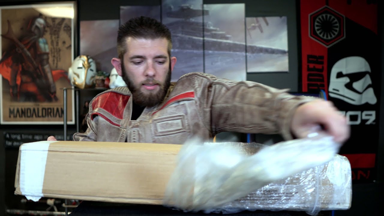 Star Wars Luke Skywalker Return Of the Jedi Crystal Reveal Lightsaber Unboxing