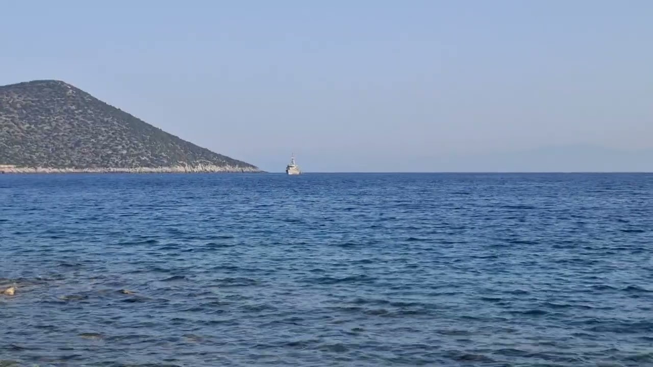 Πλοία της Διοίκησης Ταχέων Σκαφών στα πλαίσια ασκήσεως στο Μυρτώο απευθύνουν χαιρετισμό στον Τυρό.