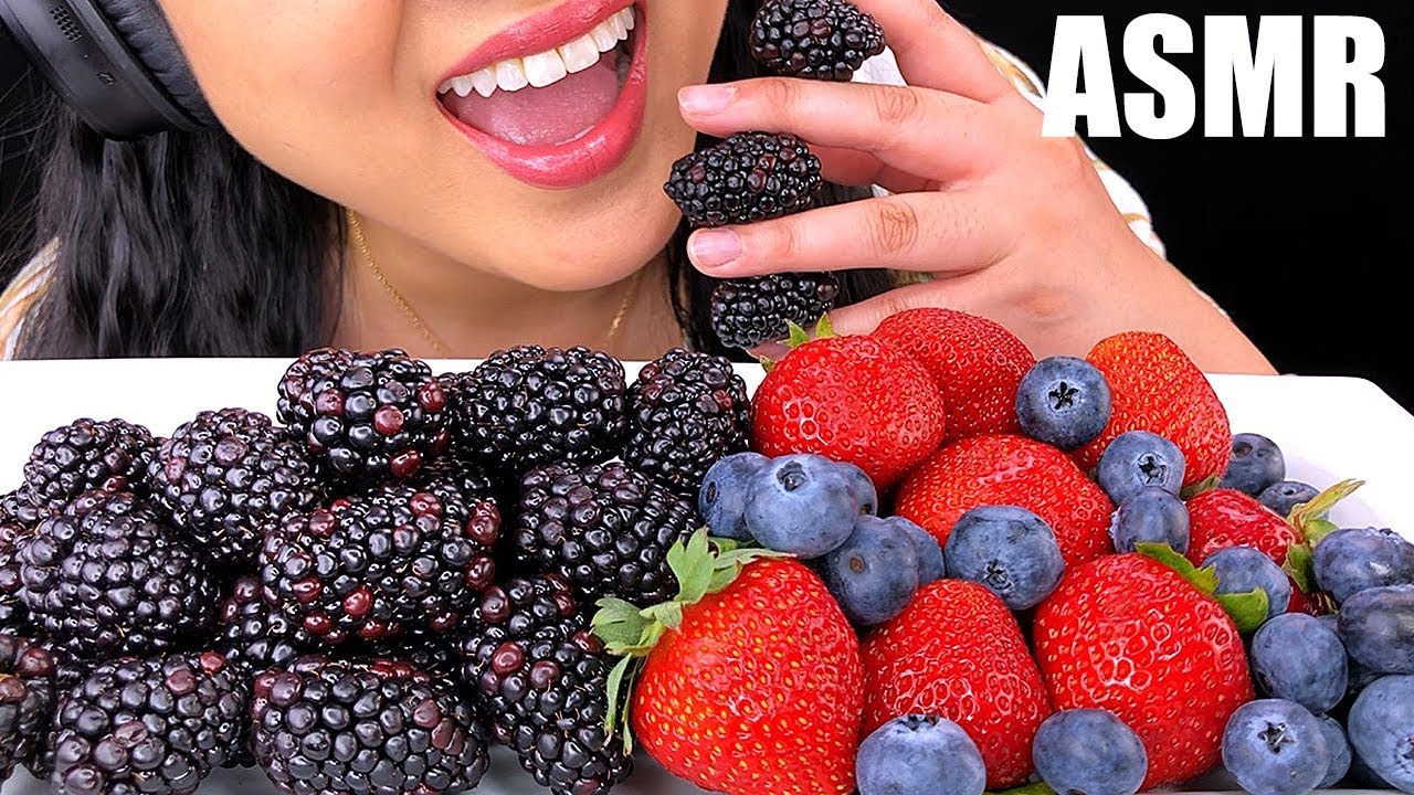 ASMR GIANT BERRY FRUIT PLATTER (STRAWBERRY, BLACKBERRY & BLUEBERRY) | ASMR Phan