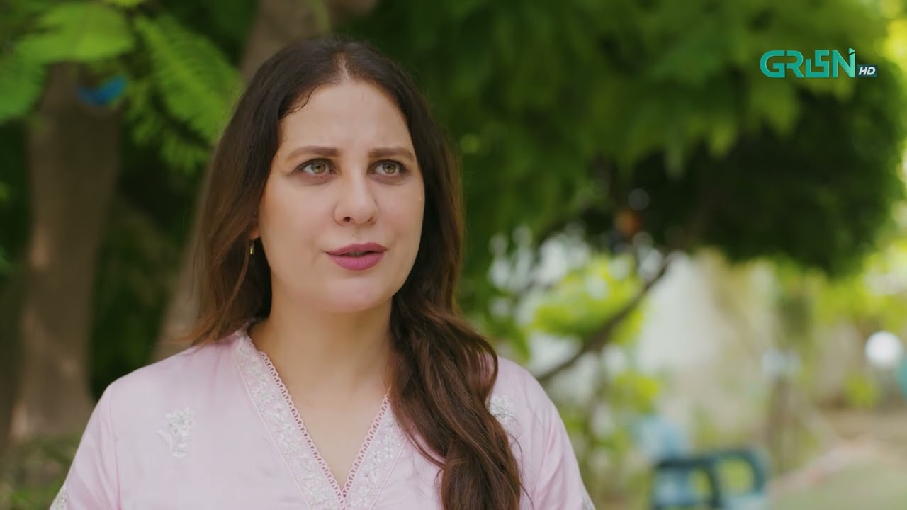Parlour Jane Ki Kiya Zarurat Wese Hee Itni Hot Ho #ainaasif #Maa #greentv #trending