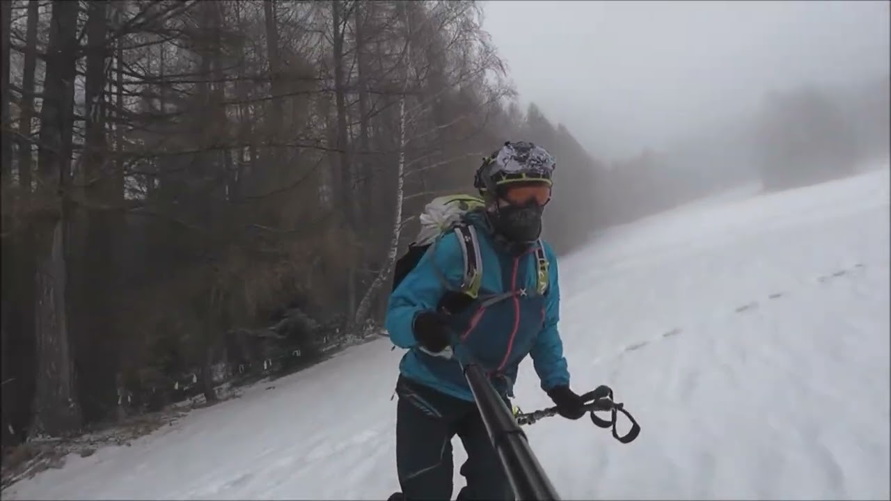 Beskid Sądecki mglista skitura przed pracą ma Kopcach Uhryńskich