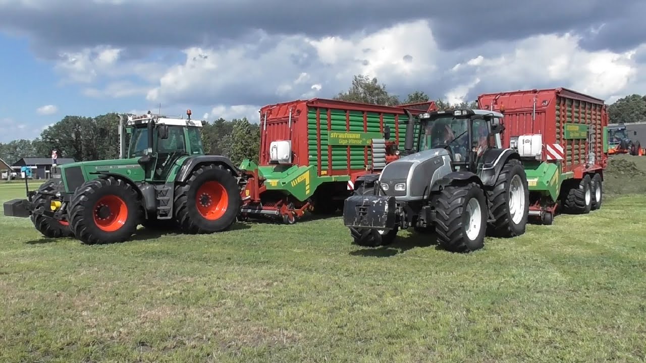 Gras silage with Strautmann