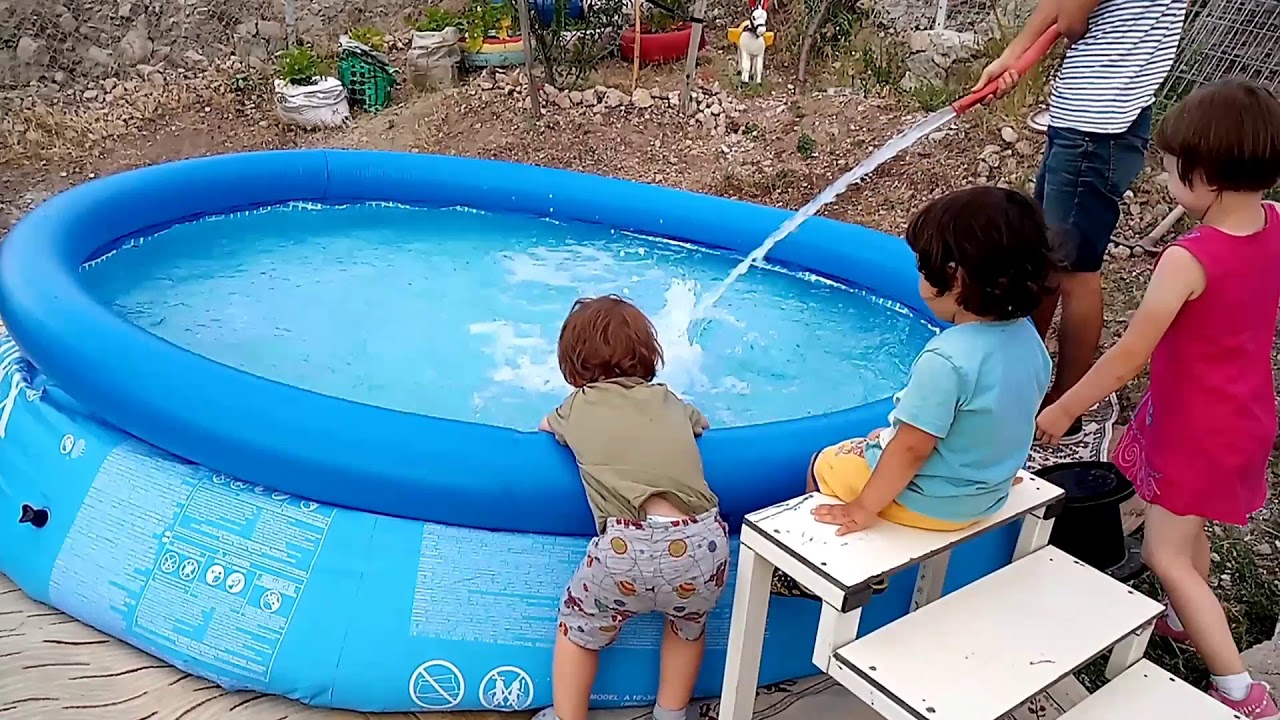Dağ Evinde Bahçede Havuz