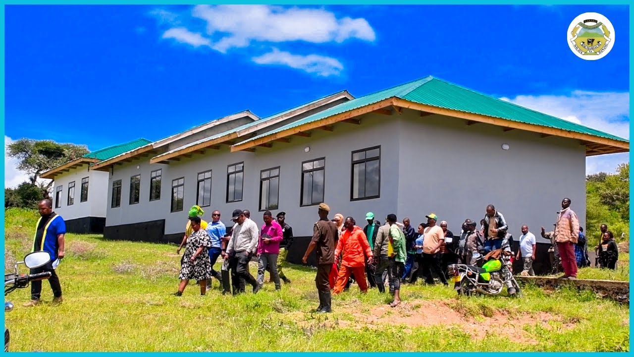 RC MANYARA AIPONGEZA HALMASHAURI YA HANANG KWA KUSIMAMIA VIZURI MRADI WA SHULE YA SEKONDARI DARAJANI