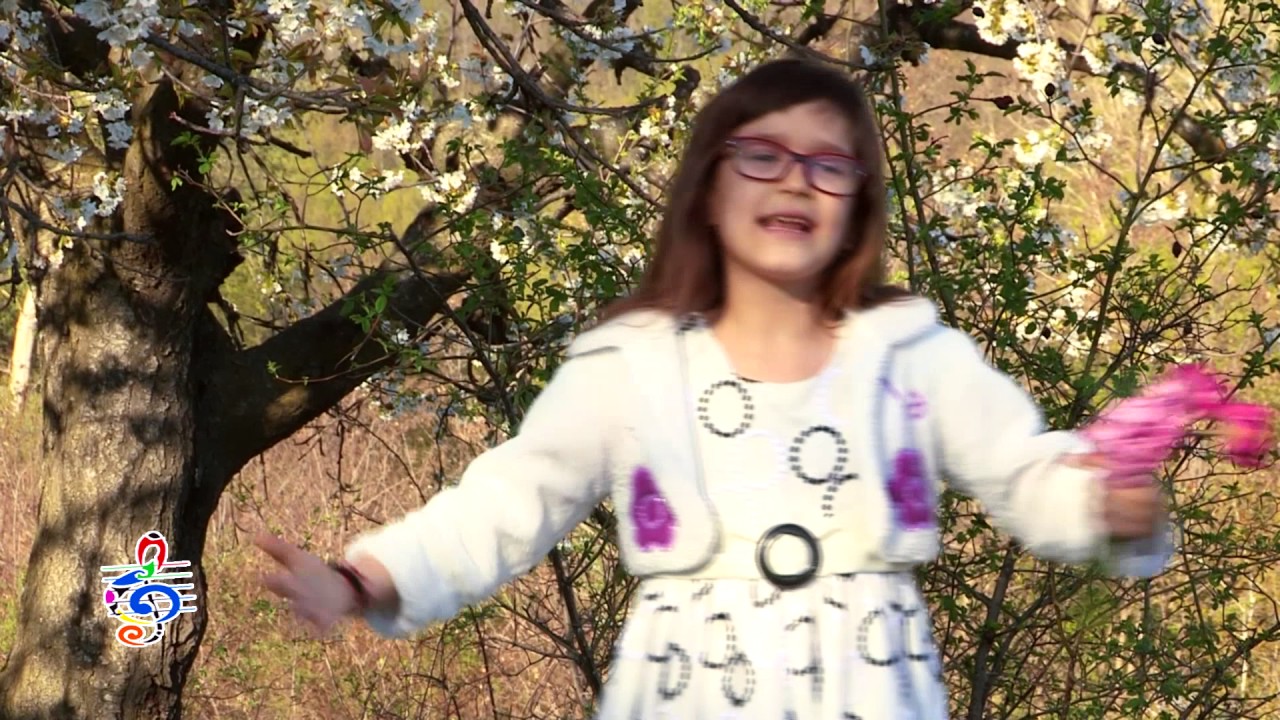 Elena Gradinariu, 7 ani- In gradina copilariei