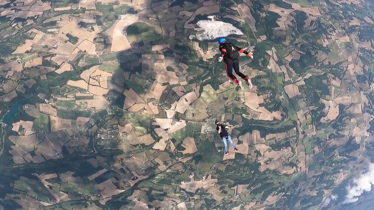 Saut 87. Validation Bi4 Track face sol à Bouloc Skydive
