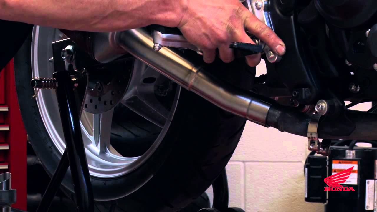 CBR250R Race Kit Installation: Installing the Akrapovic Exhaust