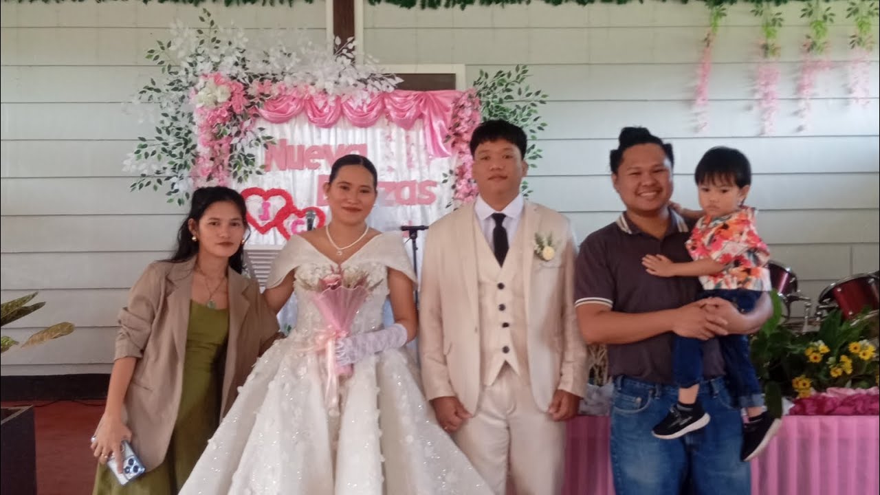 Pumunta kami sa kasal. Kulit ng asawa ko.