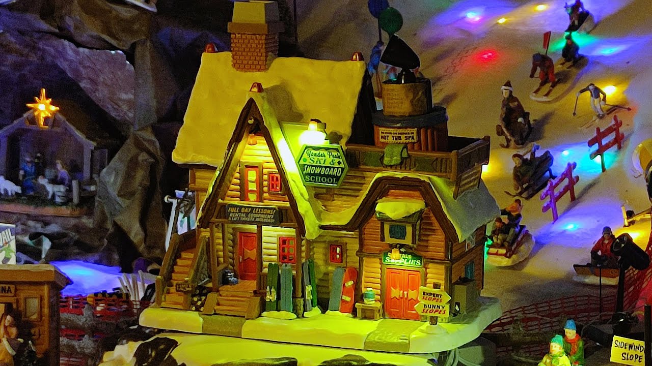 ФРАНЦИЯ/ВЫСТАВКА РОЖДЕСТВЕНСКИХ ИГРУШЕК