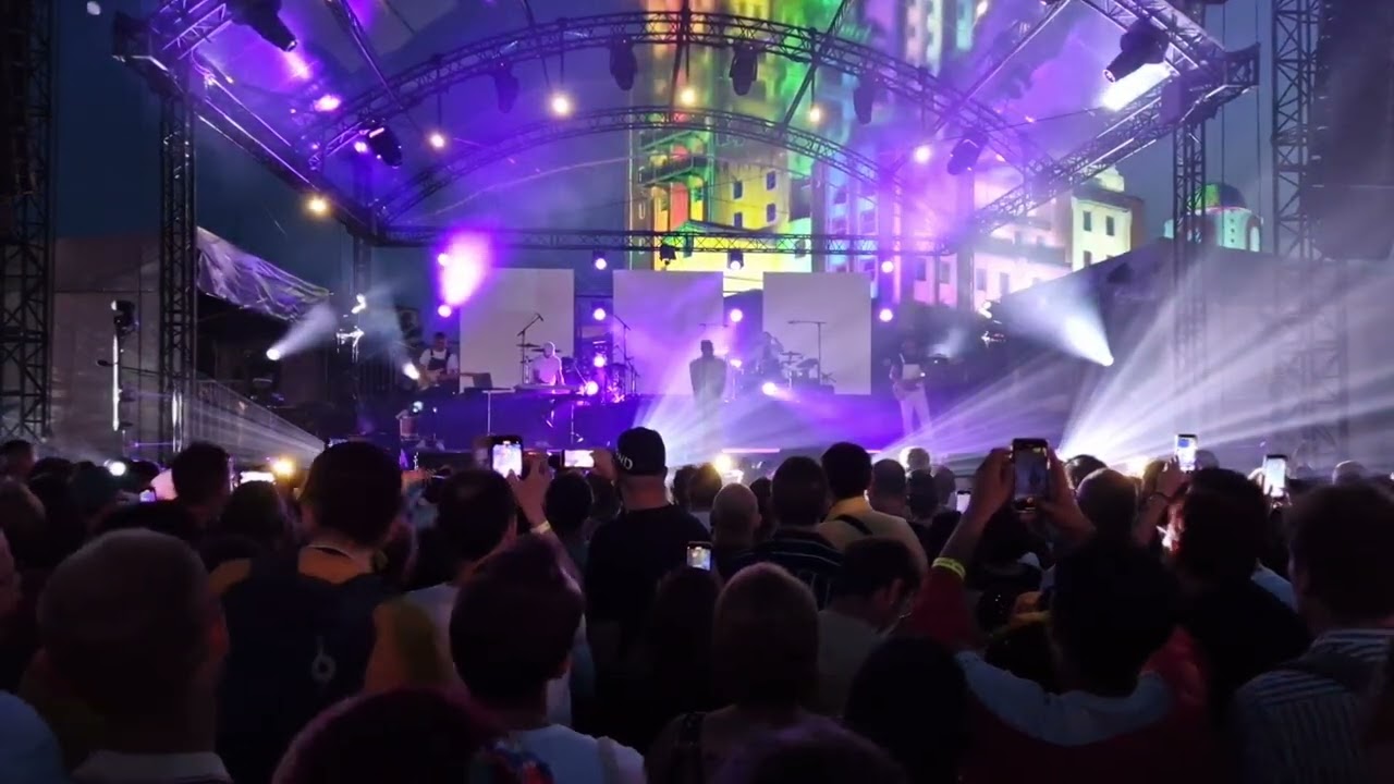 Disney pride - Christophe Willem live - 17.06.2023 #disneylandparis #disneyland #dlp