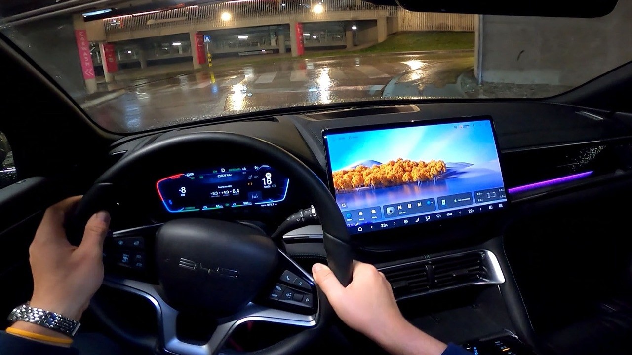 2025 BYD Seal U DM-i PHEV [1.5l, 324 HP] Night POV test drive (Nice interior lighting) CARiNIK