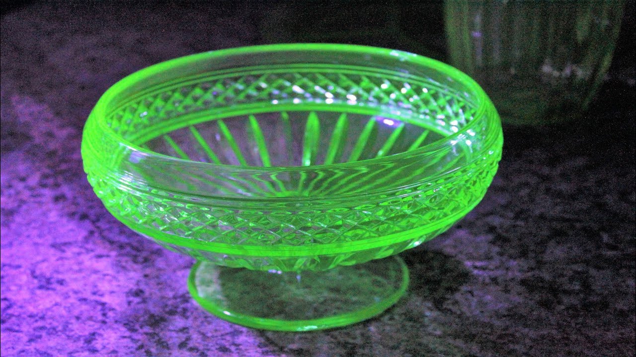 Урановое стекло: как определить, есть ли у вас дома радиоактивная посуда.