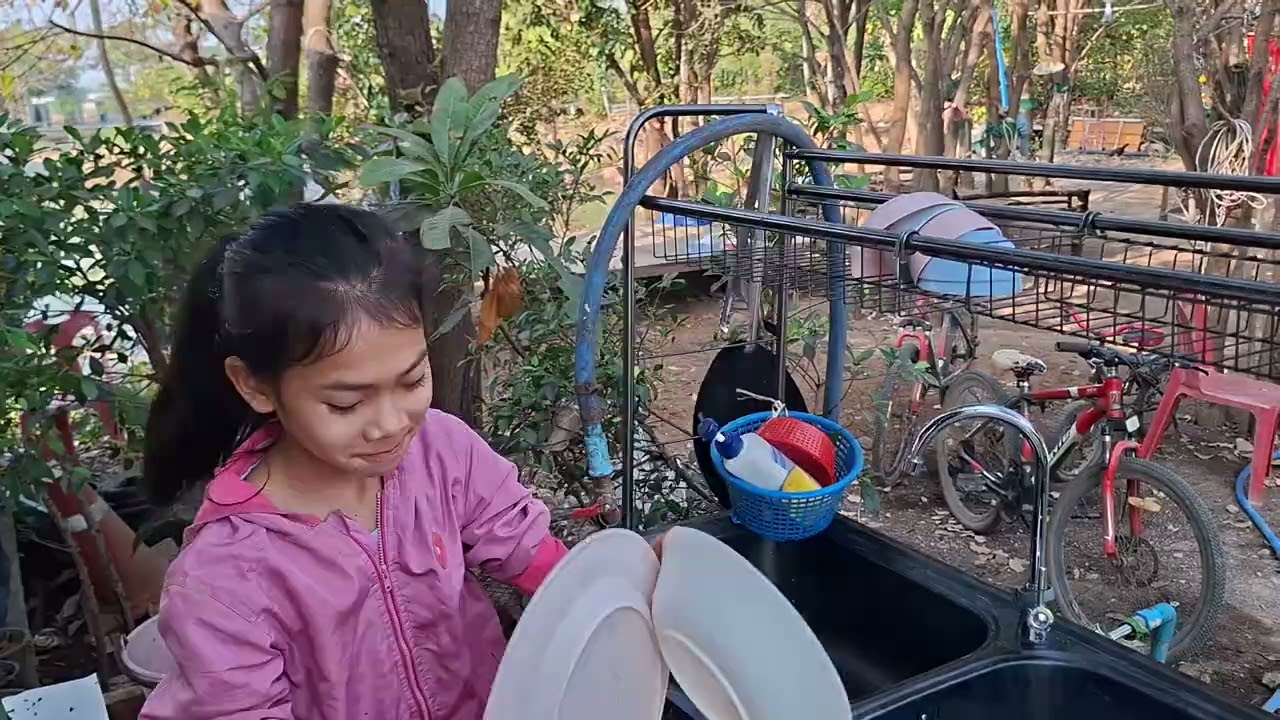กิจกรรมตอนเช้าๆของน้องธิดาลาว #ธิดาลาวศรีวิไล #บ้านศรีวิไล #เคศรีวิไล 