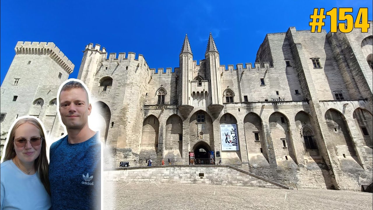 MET EEN BOOTJE NAAR DE OUDE STAD AVIGNON IN FRANKRIJK #154
