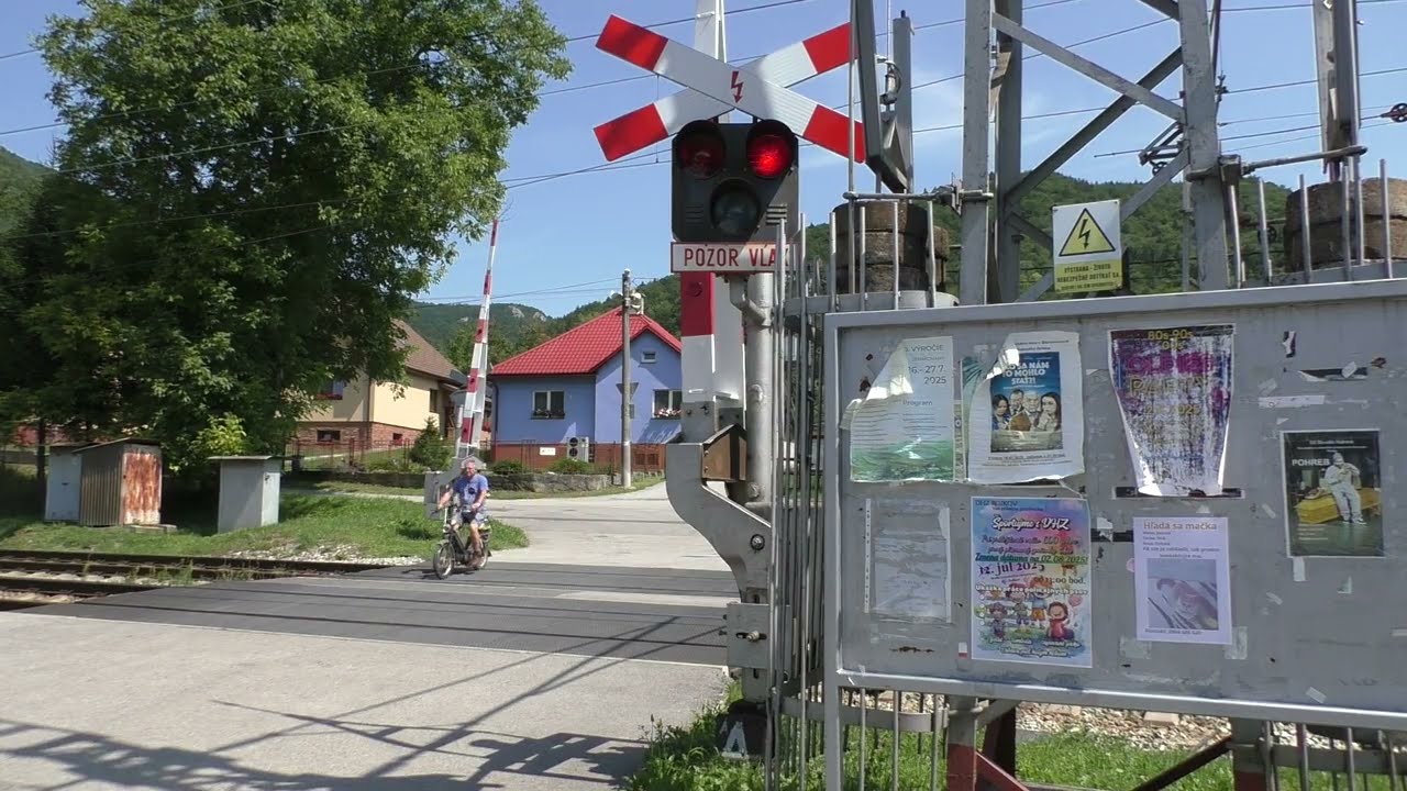 Železniční přejezd Stankovany