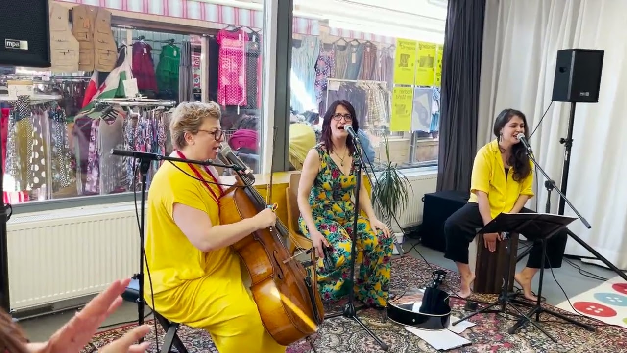 Rina Kaçinari, Sakina Teyna, Özlem Bulut beim 