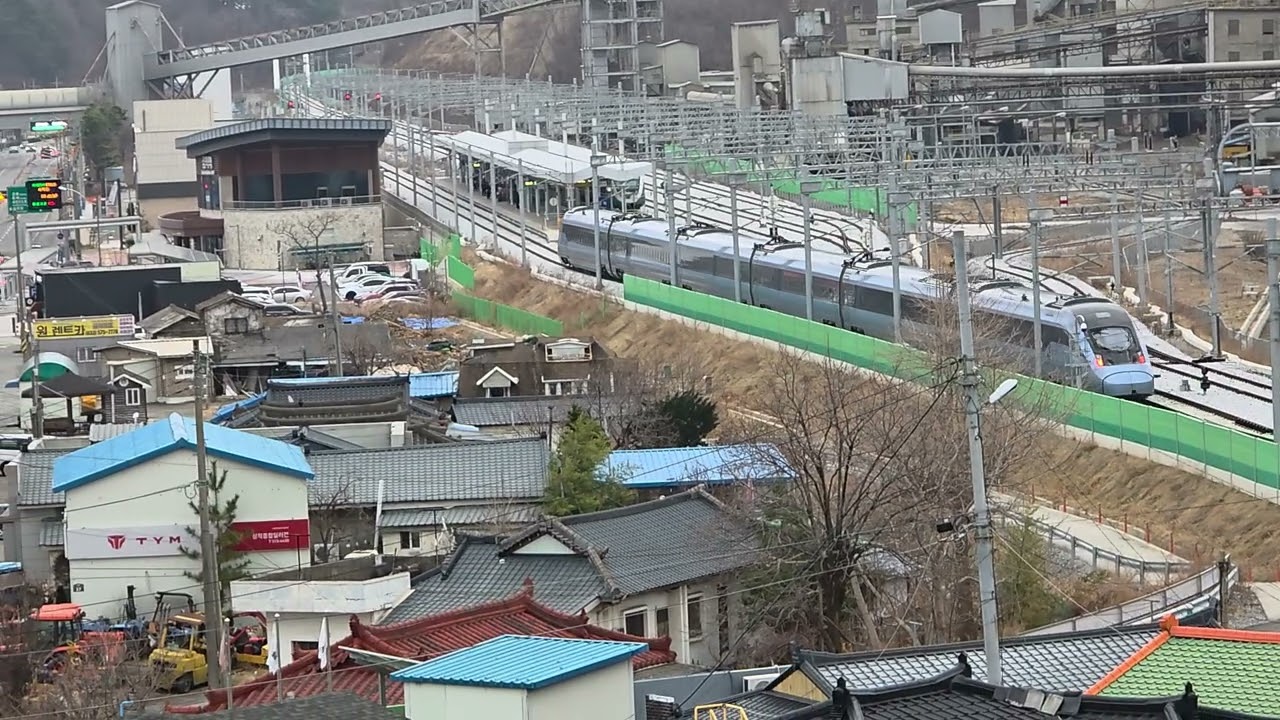삼척터널시점부~삼척역 촬영한 열차들 2026/03/01                  12)누리로1863.이음754교행(135521)