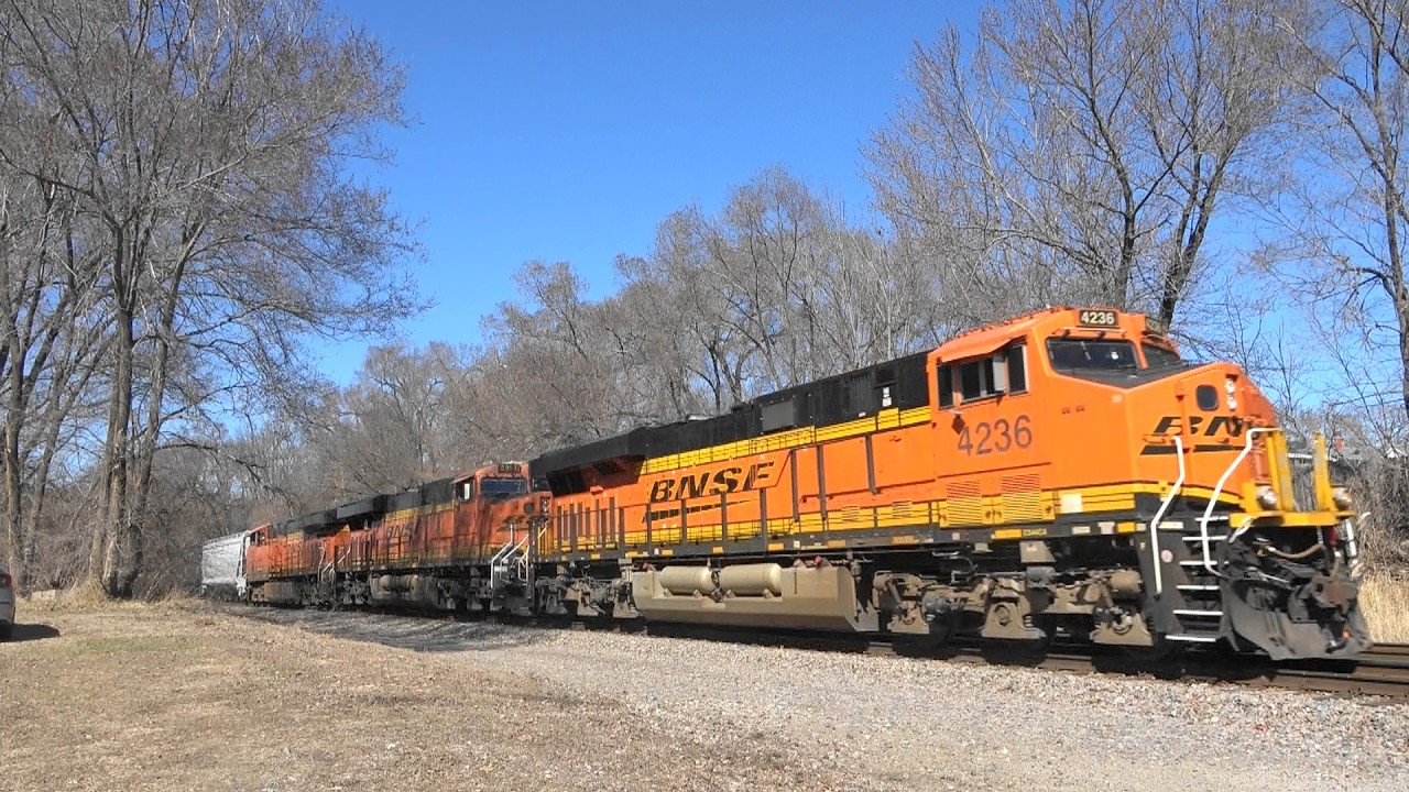 BNSF 4236 Leads a Freight, Colona, IL 3/9/2026