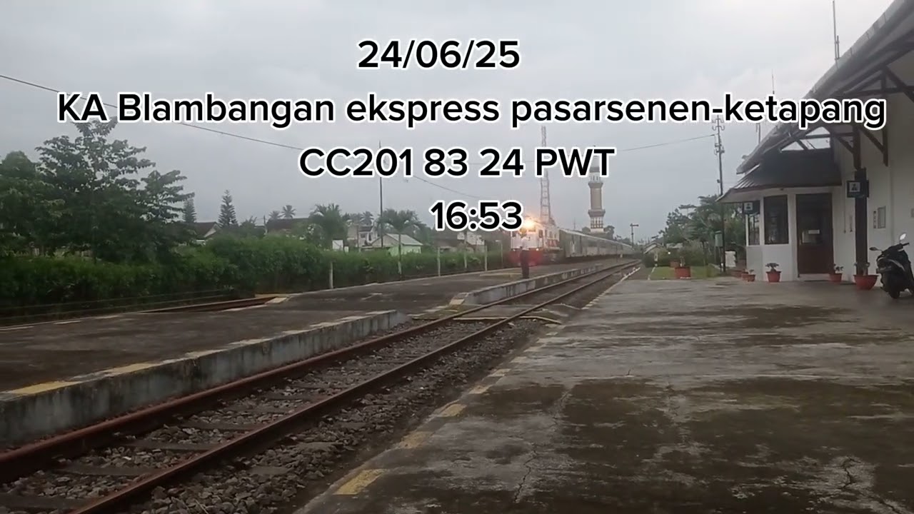 KA Blambangan ekspress melintas langsung stasiun Glenmore