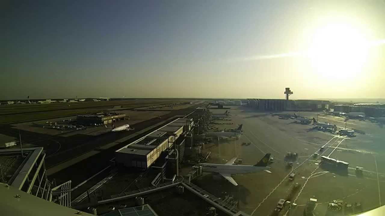 Clear skies - Timelapse at Frankfurt Airport