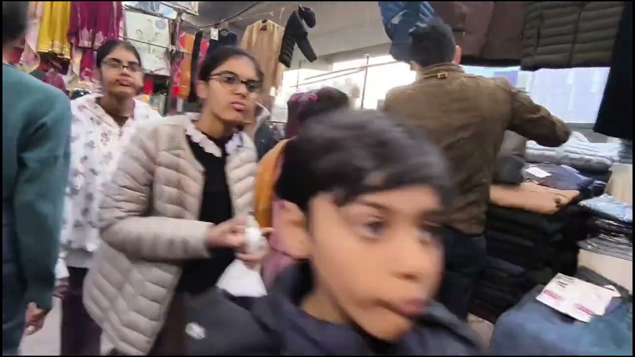 अट्टा मार्केट नोएडा | सस्ता बाजार | कपड़े, जूते, मोबाइल एक्सेसरी | Atta Market Noida Vlog