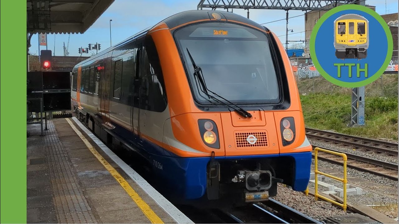 Trains at Willesden Junction