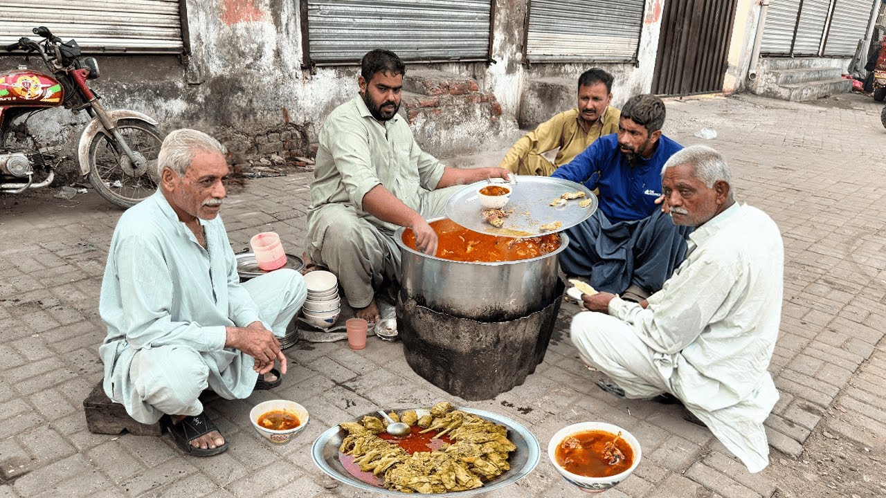 MOST CHEAP & TASTY! 🤤 RS 50/- KALA SIRI PAYE | DESI BREAKFAST GEM | PAKISTAN STREET FOOD
