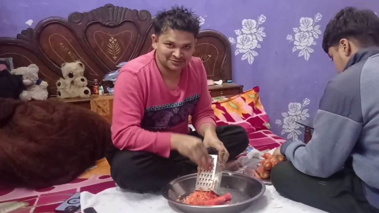 Aaj Banaya  ghar ￼ Gajjar ka Halwa 😋￼ @FUNFAMILYVLOGS645 