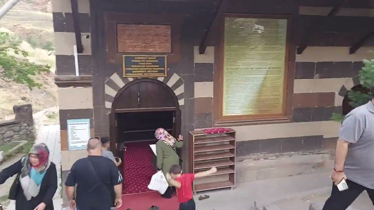Ahmedi Hani Türbesi ve Camii