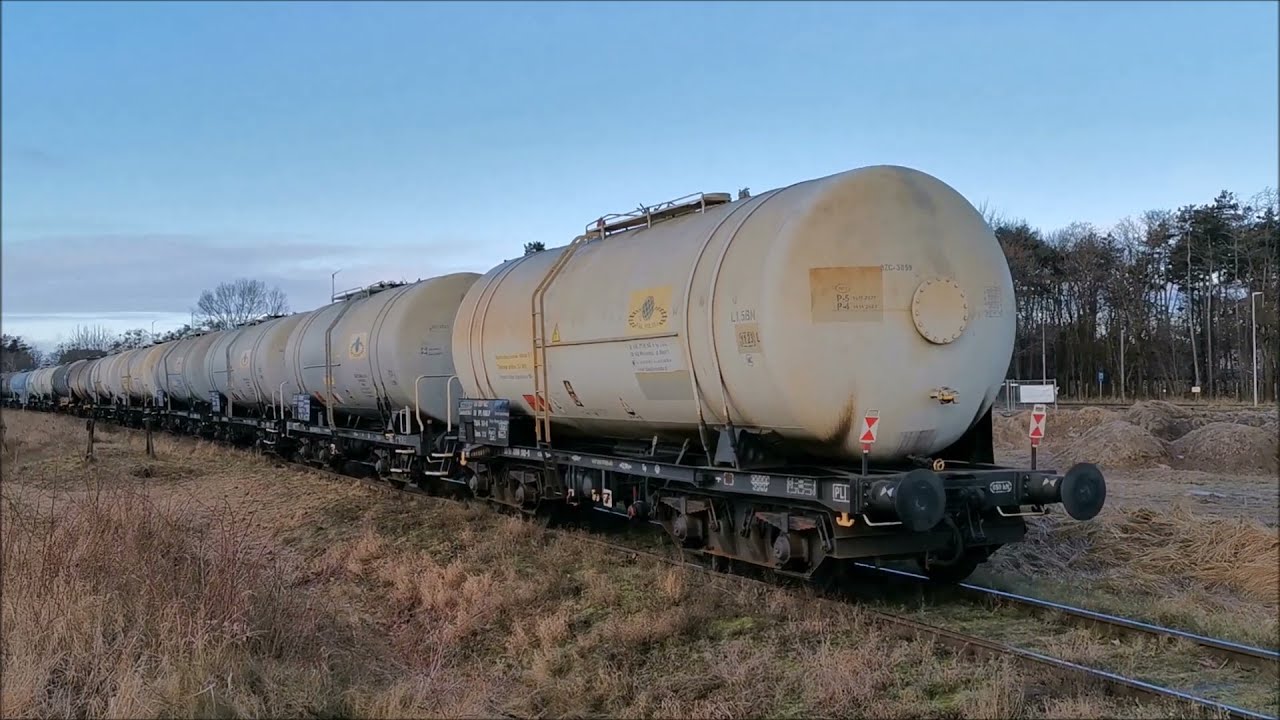 Pociąg towarowy zbliżający się do Torunia Północnego / Freight train approaching Toruń Północny