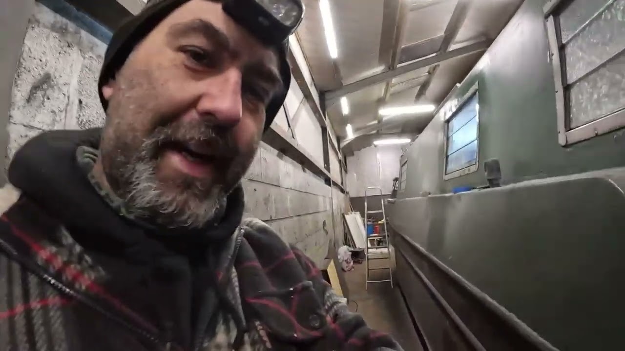 Narrowboat Knot so Fast Ep12 Ready to start blacking