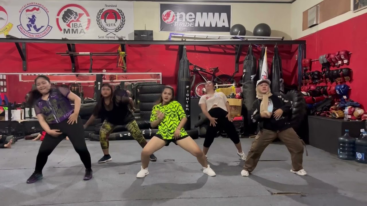 DJ MORENA NEW VERSION | ZUMBA | DANCE | BY ZIN ARINDA